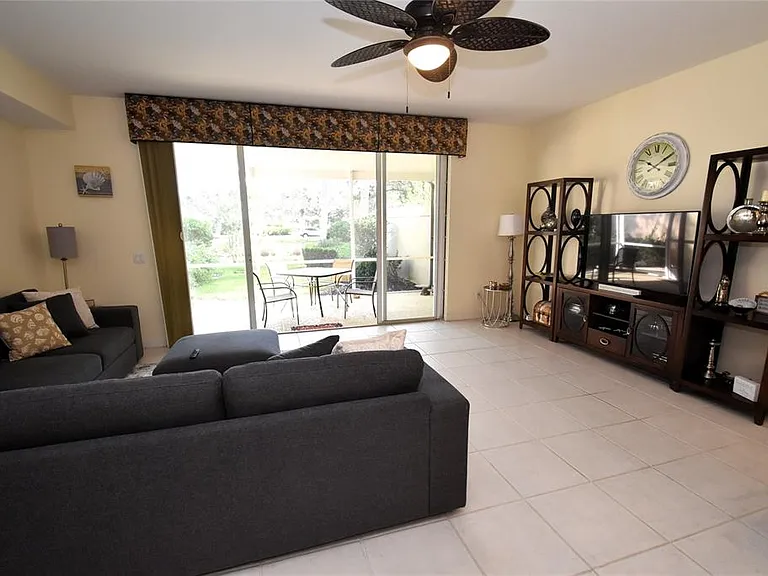 7624 Bergamo Ave #4B — Photo 6