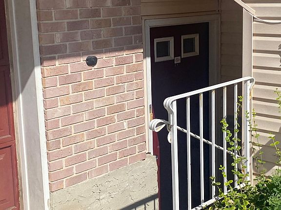 4th image of 61 Arden Ave #2
