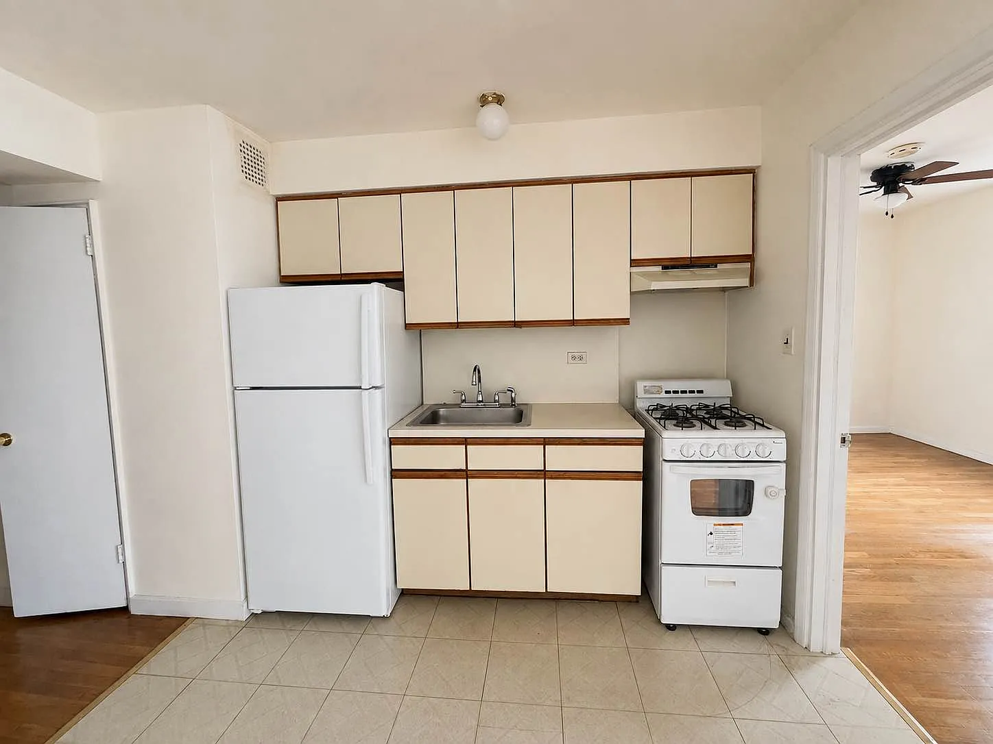 601 Avenue X — Photo 2