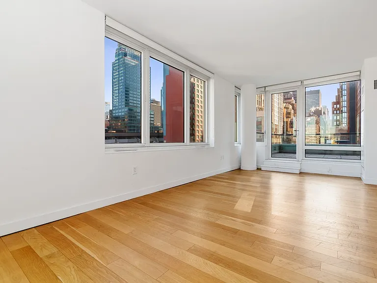 515 9th Ave #12F — Photo 3