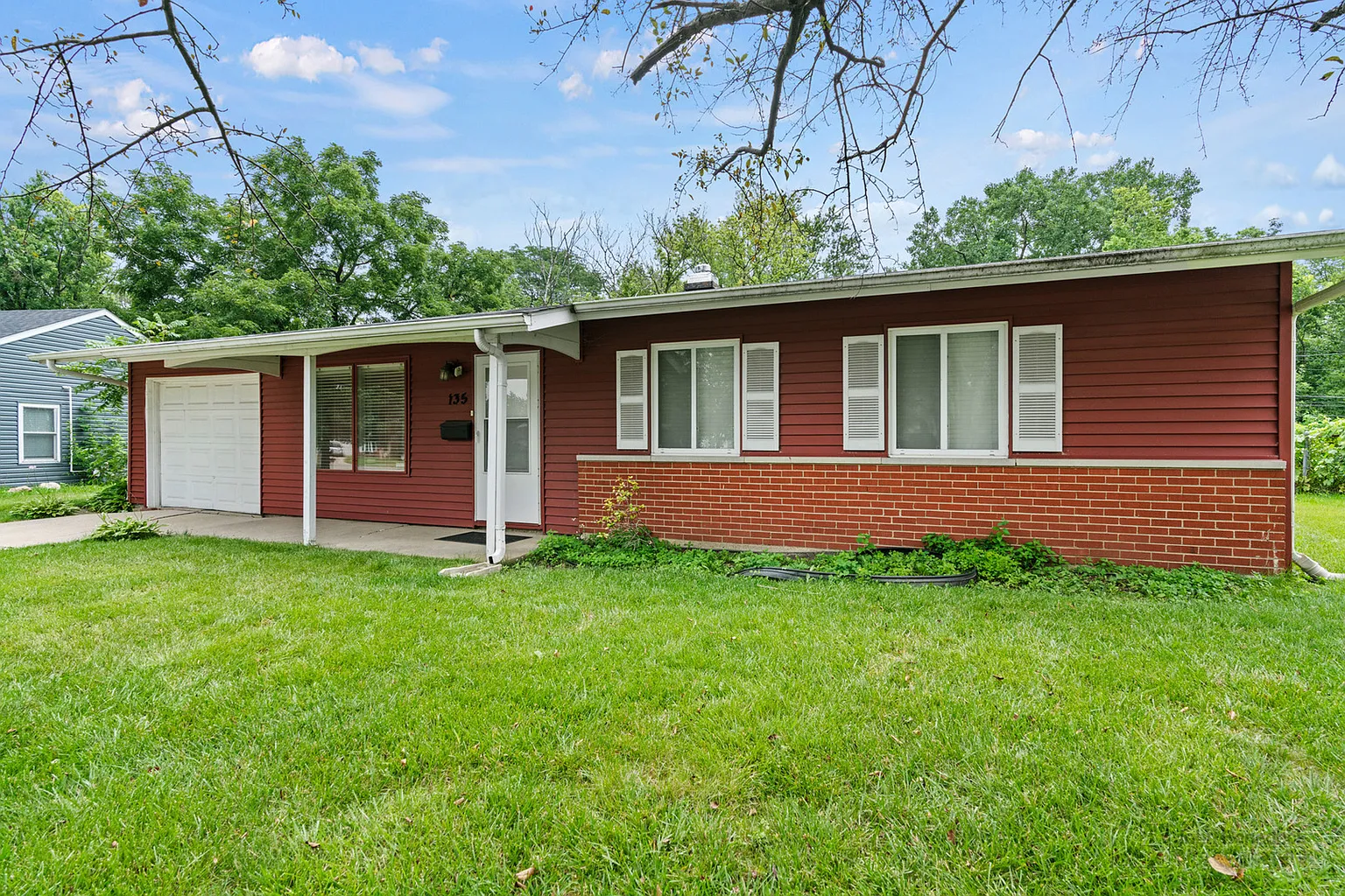 135 Fairview Ln photo 1