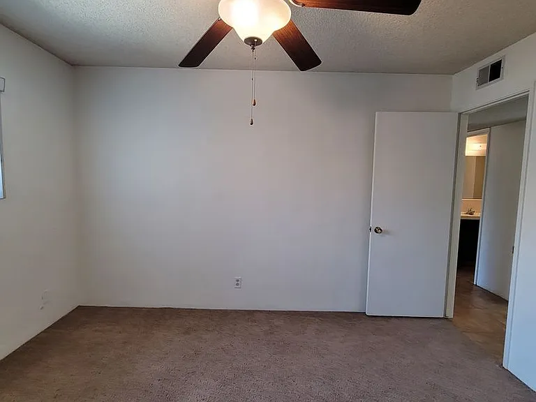 4213 Charter Oaks Ave — Photo 10
