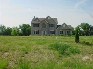 19232 Landing Ln, Columbia Station, OH 44028