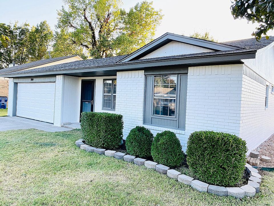 1st image of 709 N Willow Branch Way