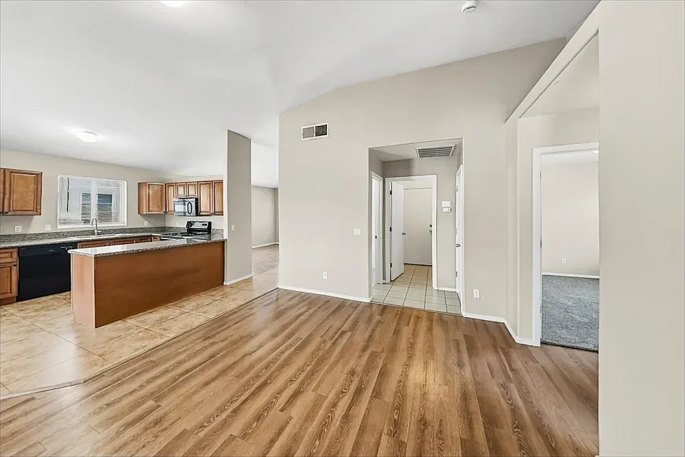 3 bed, 1411 sqft, $1,295 — Photo 3