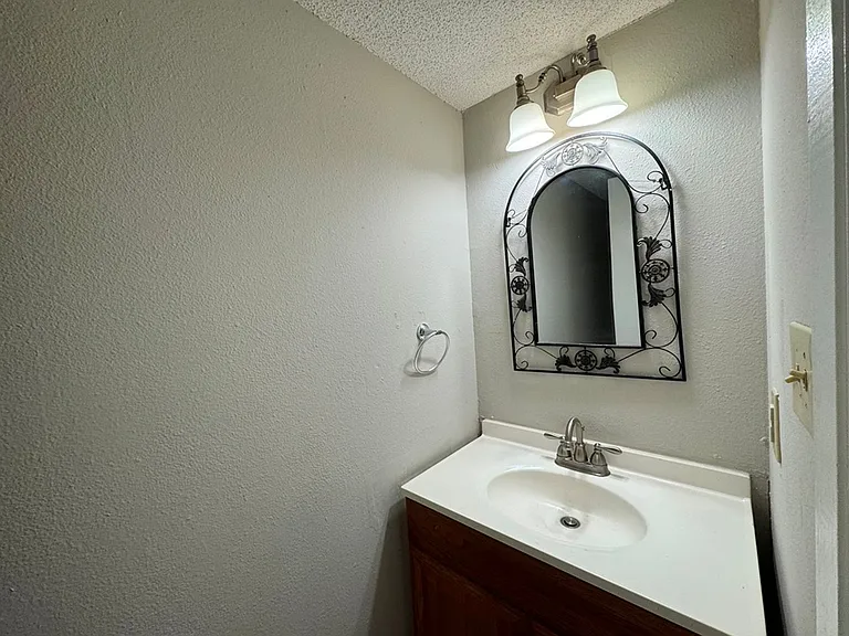 9502 Quail Village Ln — Photo 33