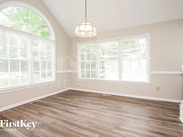 5017 Windermere Dr — Photo 8