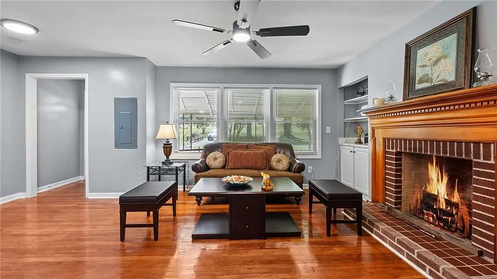 1 bed, 1.0 bath, $890 — Photo 4