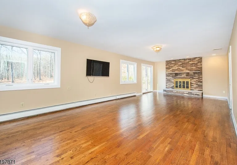 32 Schoolhouse Ln — Photo 13