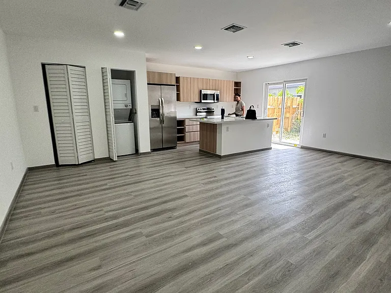 920 NW 1o St — Photo 19