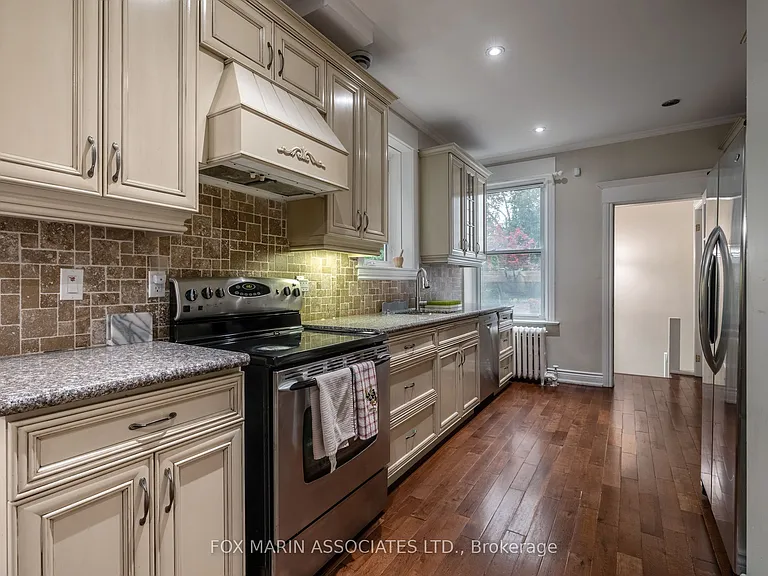 31 Browning Ave — Photo 9