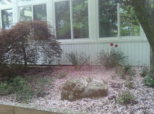 7194 Hillcrest Dr, Macungie, PA 18062