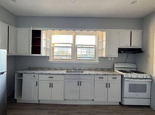 392 State St #3R, Perth Amboy, NJ 08861