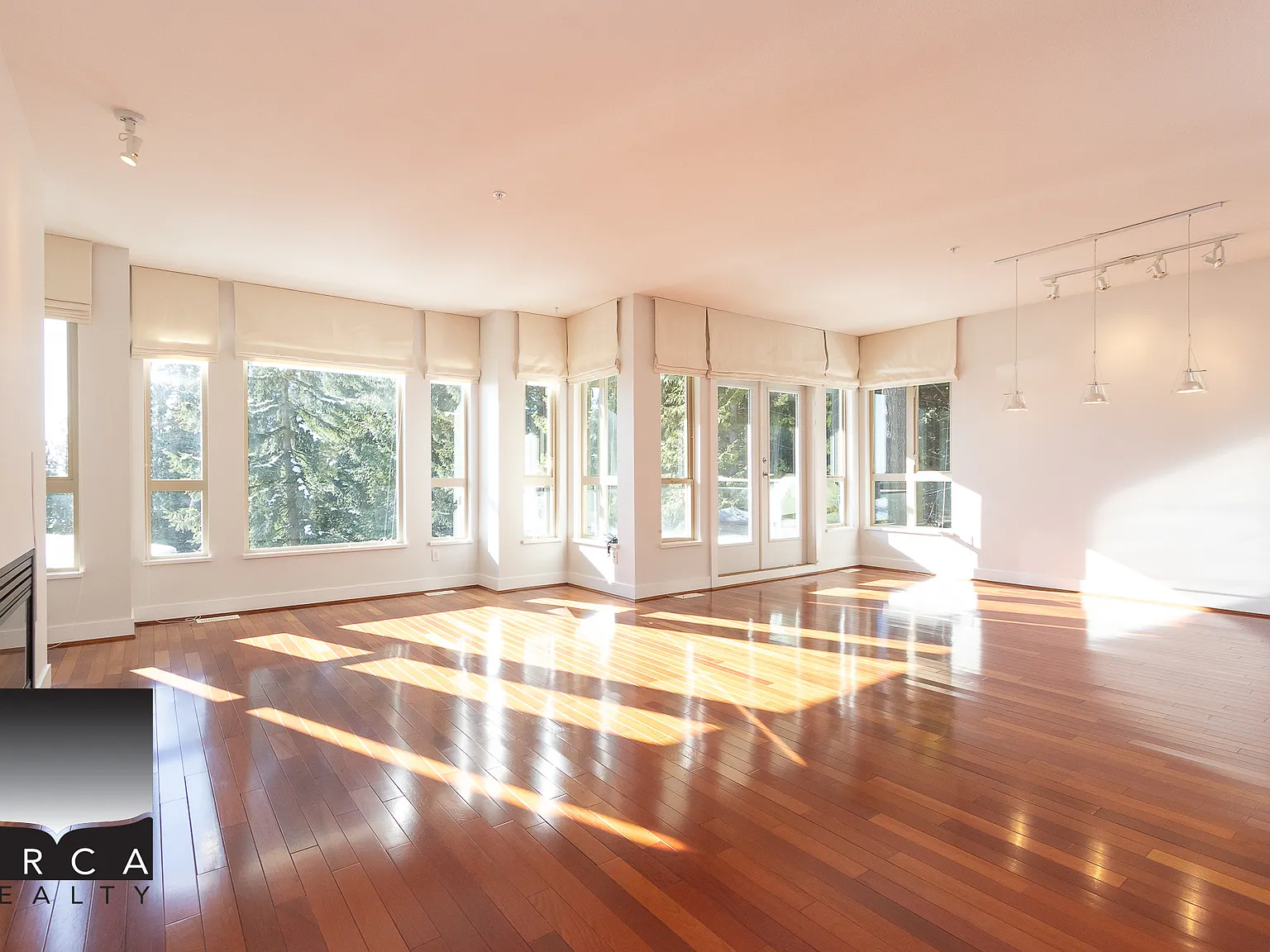 2491 Folkestone Way, West Vancouver — Photo 2