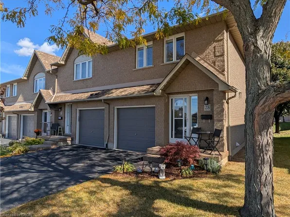 100 Vineberg Dr #28, Hamilton, ON L8W 3X4
