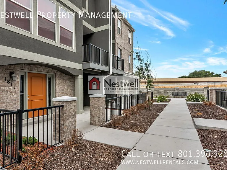1811 W Torlundy Dr — Photo 3