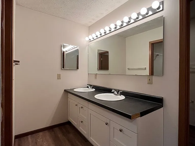 1001 Fannon Dr — Photo 20