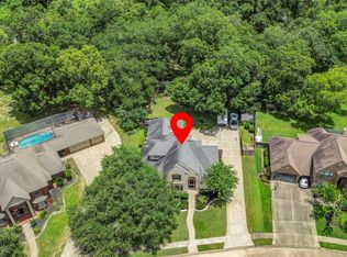 208 River Oaks Dr, Lake Jackson, TX 77566