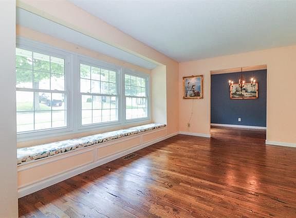 5th image of 2923 Piney Pointe Dr