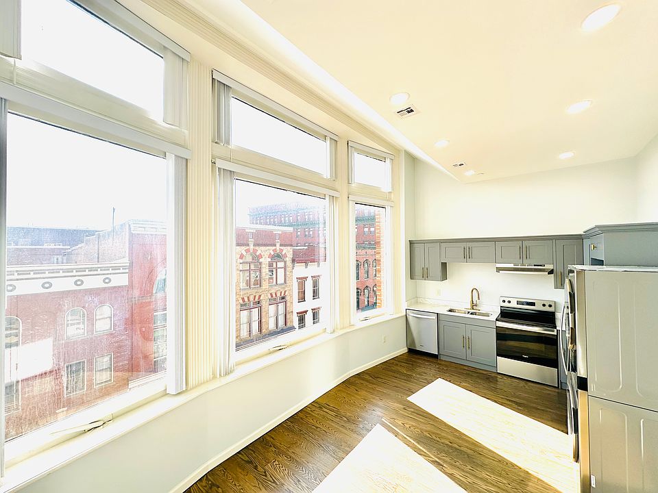 1st image of 118 Baltimore St #302