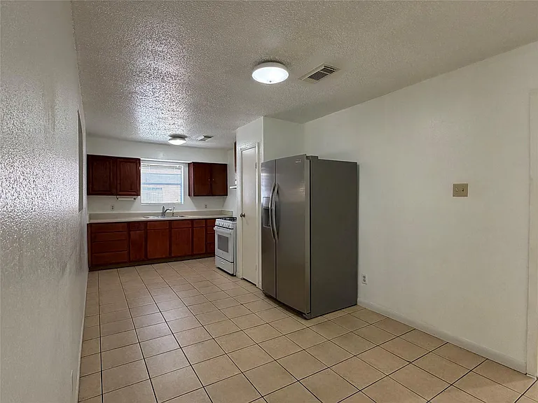 8842 Barton St — Photo 5