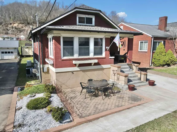677 Locust Ave, Weston, WV 26452