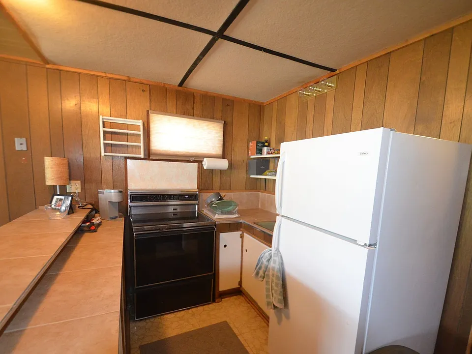 782 Shekel Ln