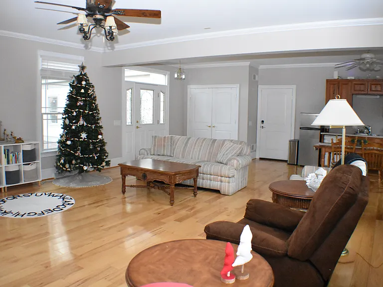2473 Canterbury Rd — Photo 4