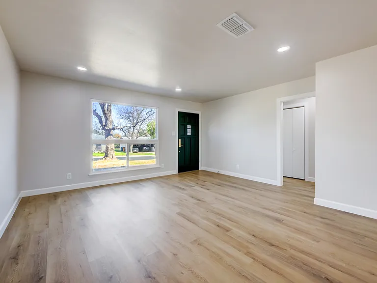511 Arbor Ln — Photo 11