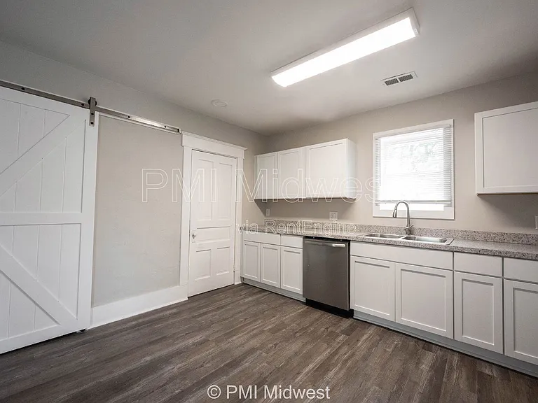538 W 29th St #B — Photo 5