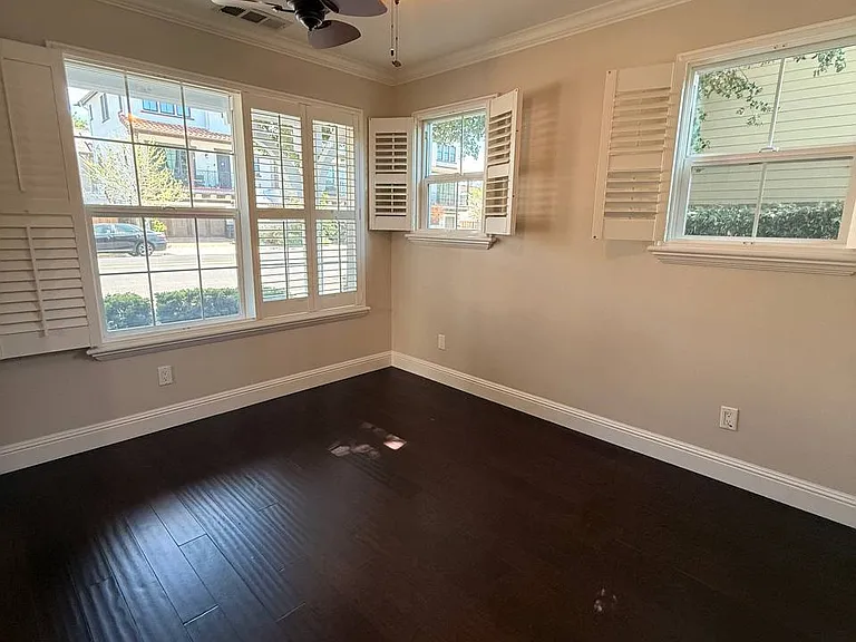 738 Peters Ave — Photo 5