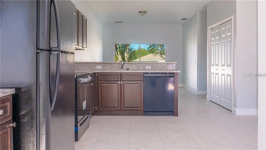 3 bed, 2.0 bath, 1200 sqft, $1,650 — Photo 3