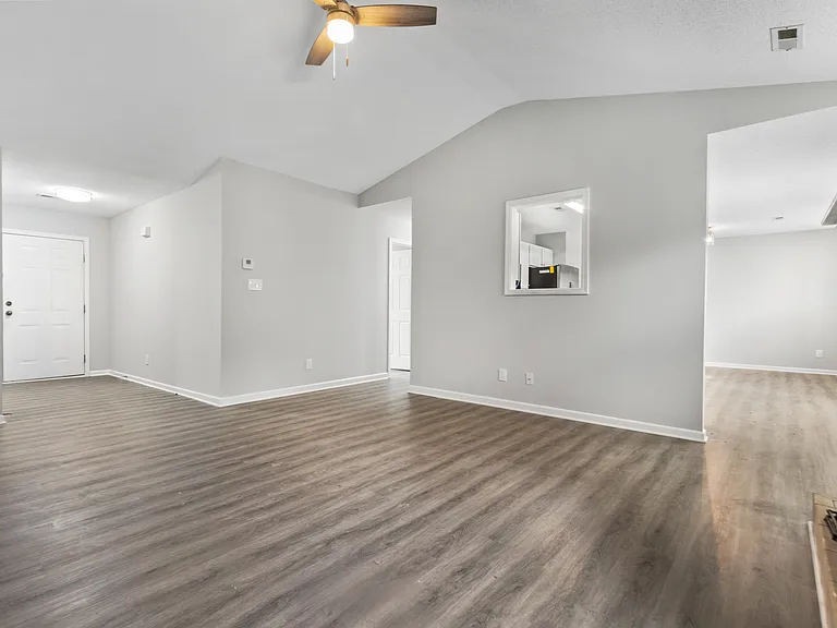 1023 Willow Creek Cir — Photo 5