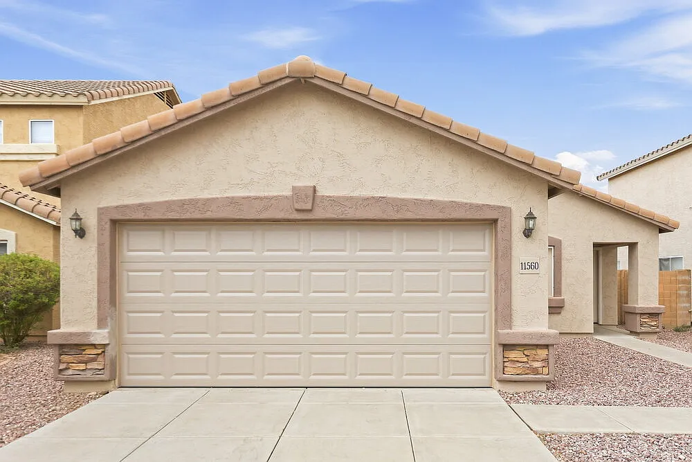 3 bed, 2.0 bath, 1261 sqft, $1,915 — Photo 1