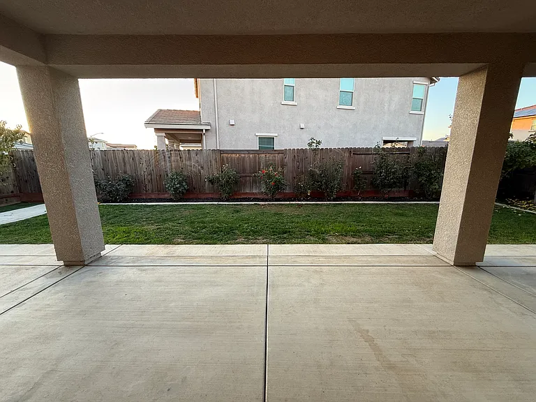 12920 Knightsbrook Ave — Photo 44