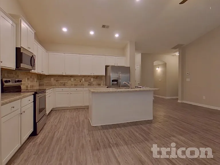 216 Stone Creek Ct — Photo 4