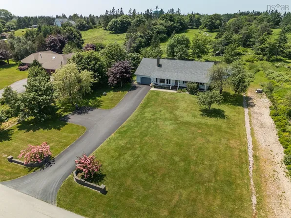 31 Maple Dr, Brooklyn, NS B5A 4T4
