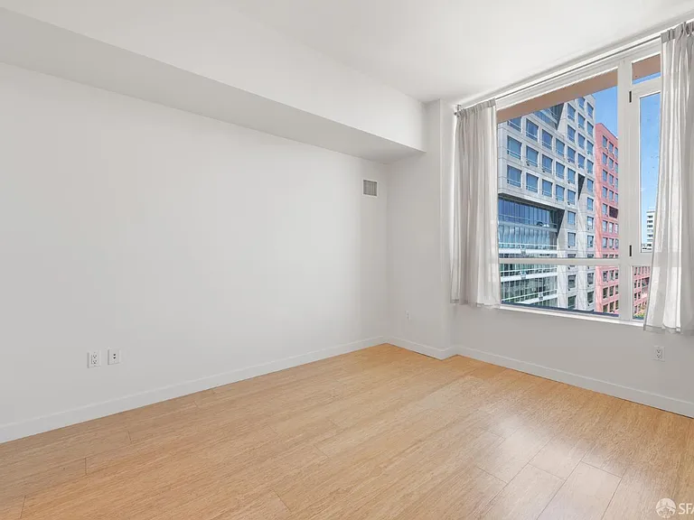 300 Berry St #907 — Photo 12