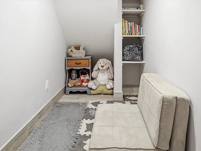 20 Stuart Ct — Photo 38