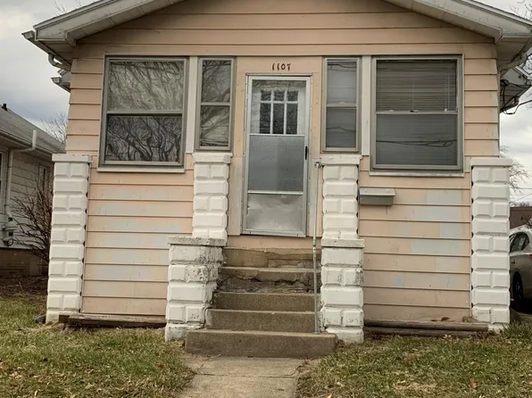1107 W Gilbert Ave, Peoria, IL 61604