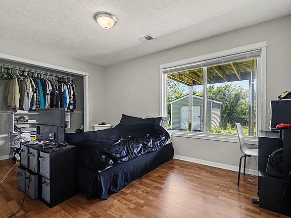 3rd image of 10264 Summerwood Dr