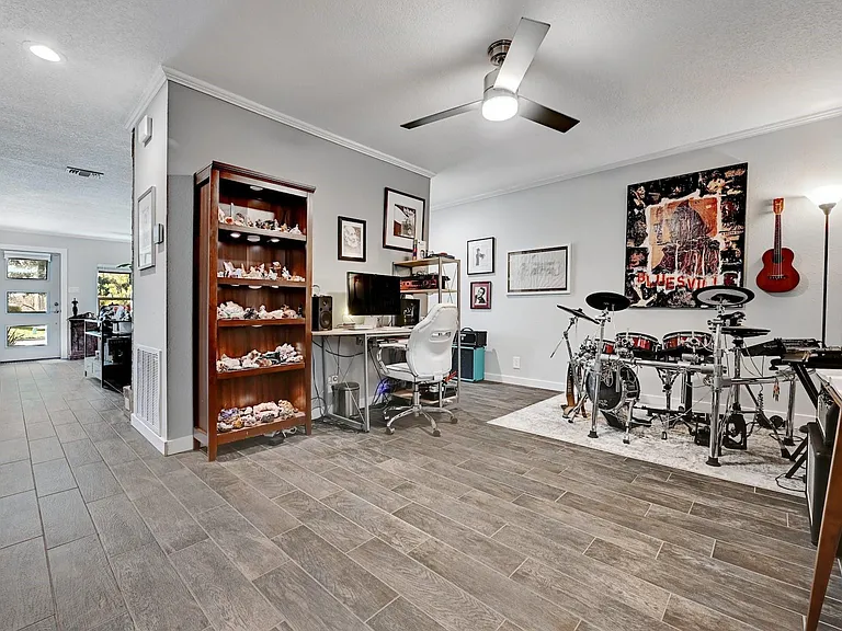 11133 Pinehurst Dr #C — Photo 8