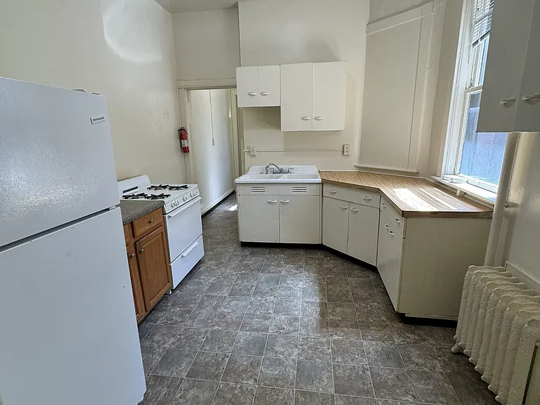 721 E 1st St #7 — Photo 2
