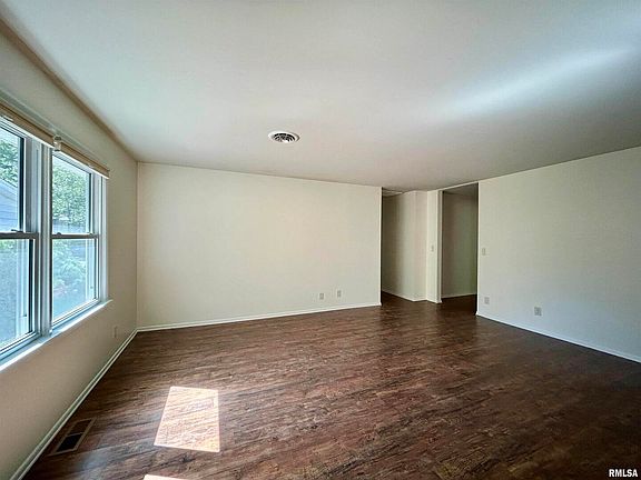 5th image of 611 S Terrace Dr
