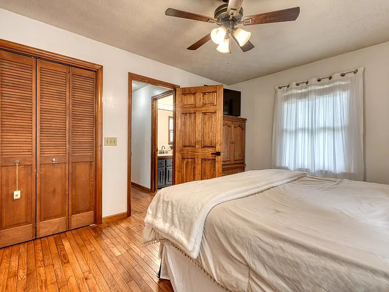 1085 Jones Creek Rd — Photo 22
