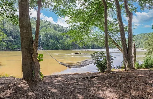 1135 Riverbend Club Dr SE Photo 1
