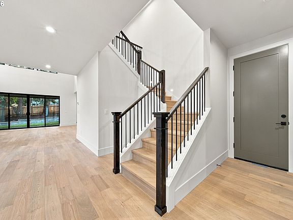 4th image of 4012 Norfolk St