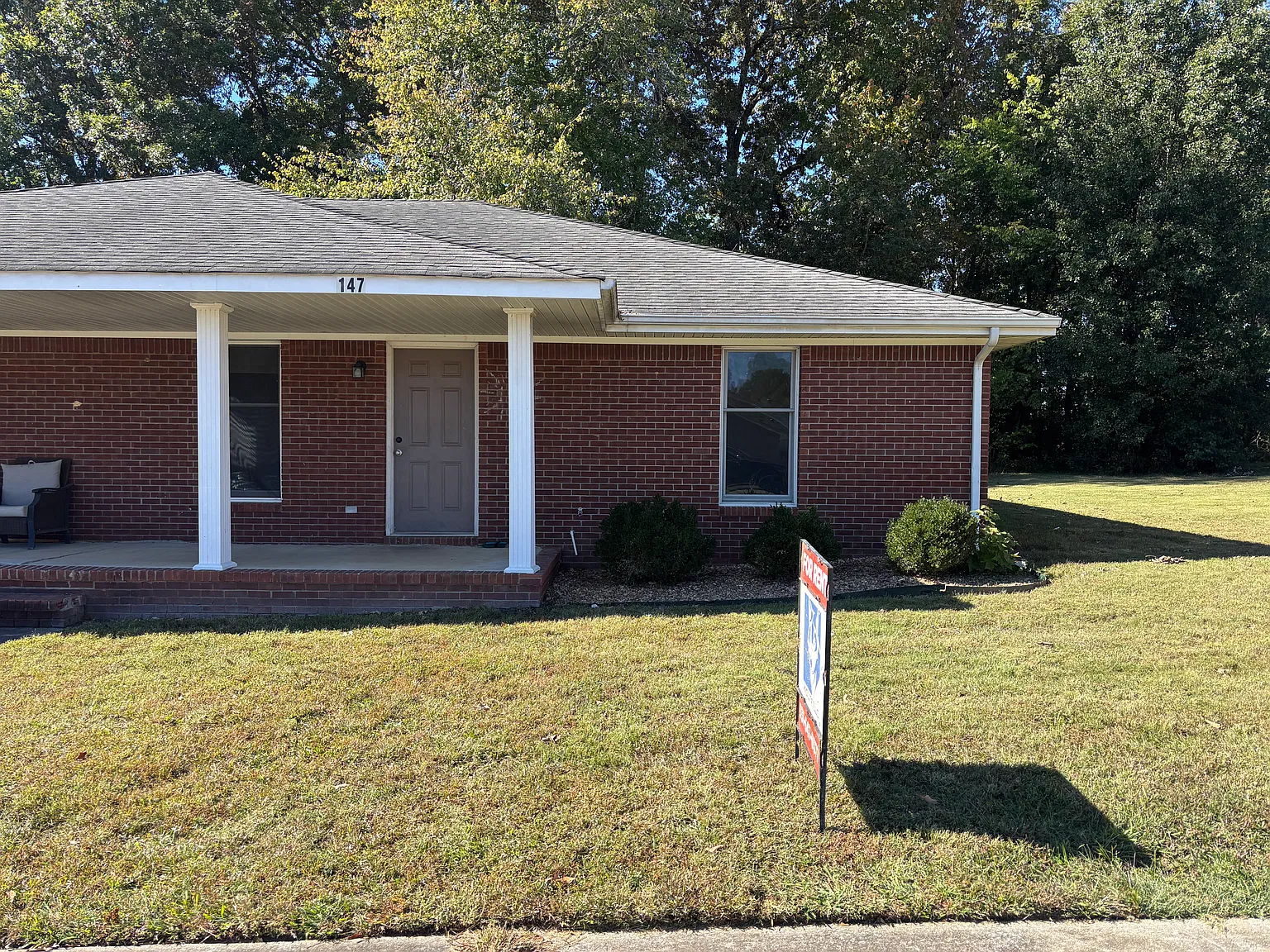 3 bed, 1200 sqft, $1,350 — Photo 1