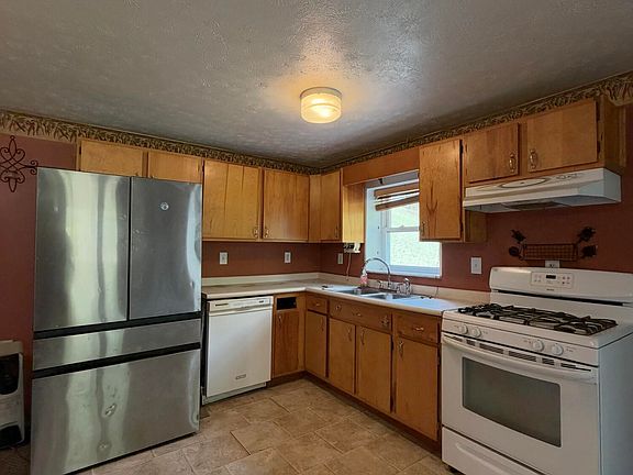 3rd image of 480 Backus Branch Rd