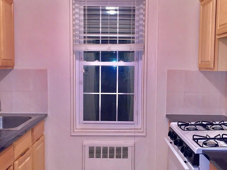 1st image of 140-18 Burden Cres #2